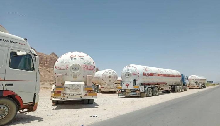 أزمة الوقود تخنق شبوة .. وناقلات المشتقات النفطية محتجزة في المدخل الشمالي 