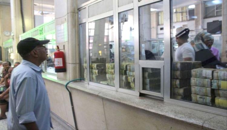 البنك المركزي في عدن يكشف الحقيقة: مأرب وحضرموت والمهرة وتعز ترفض توريد الإيرادات 