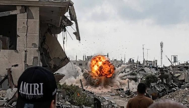 مقتل اثنين في غزة بغارة إسرائيلية واندلاع اشتباكات بين حماس وجماعة مسلحة