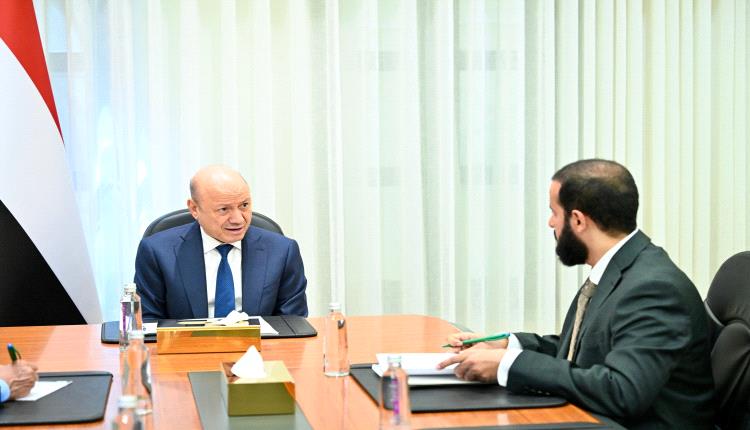 العليمي يشدد على محافظ أبين تحفيز كافة الطاقات للنهوض بالمحافظة 