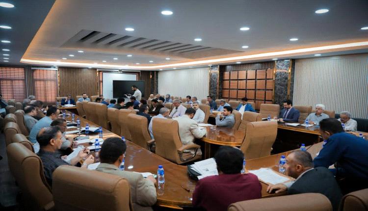 تنفيذي عدن يناقش أوضاع قطاع الصحة واحتياجات المحافظة لتحسينه