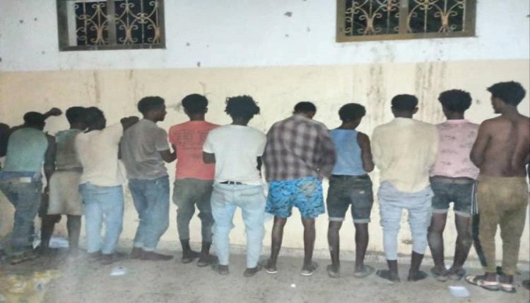 أمن أبين يفكك شبكة خطيرة متخصصة بتهريب البشر والتعذيب