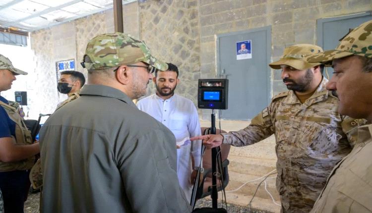 الرئاسي يدفع بإصلاحات عسكرية.. والبصمة الحيوية في صدارة الأولويات