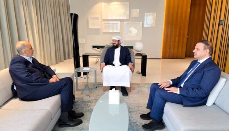 المحرمي يشدد على تسريع الإصلاحات المالية وضبط الأوعية الإيرادية والرقابة الصارمة في لقاءه بغانم