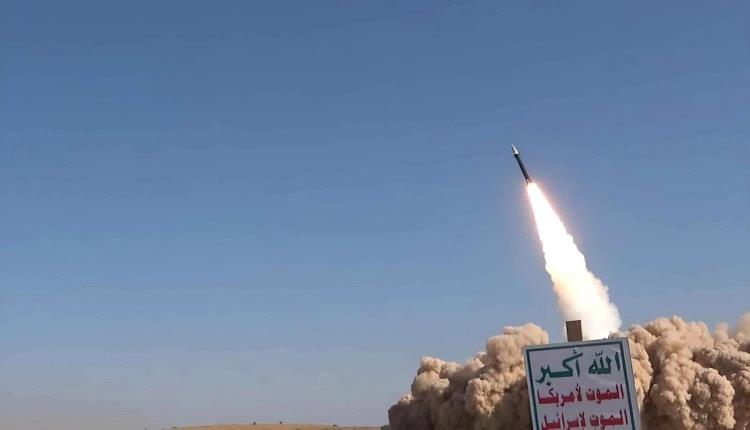 الحوثيون يستعدون عسكريًا لضرب الملاحة في باب المندب.. إنشاء معسكرات في جبال إب 