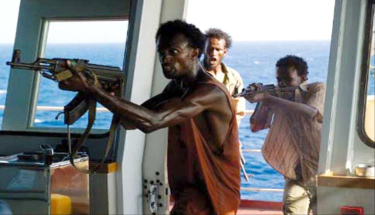 قراصنة يختطفون سفينة شحن ويتجهون بها نحو الساحل الصومالي 