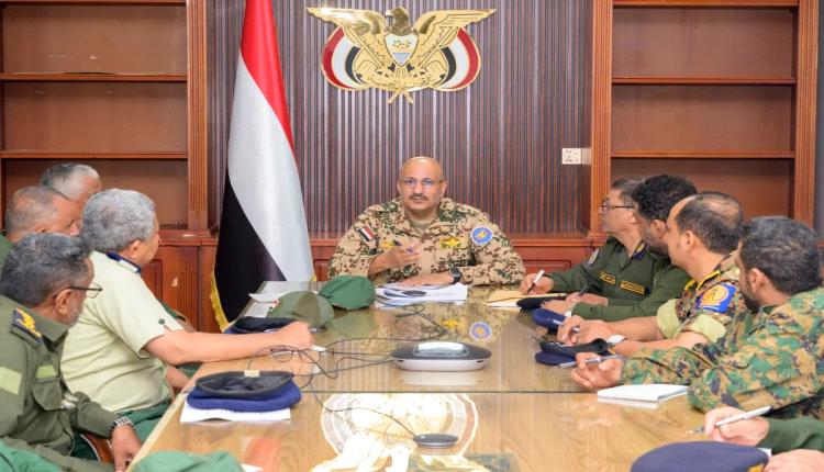 طارق صالح يتابع "إصلاحات" وزارة الداخلية ويترأس اجتماعًا لقطاع الأمن في الساحل الغربي 