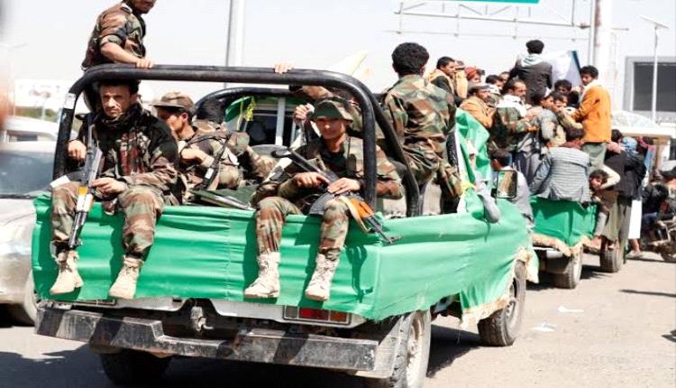 معسكر سري على تخوم شبوة.. الحوثي يدفع بألف مقاتل ويحول البيضاء إلى قاعدة حرب