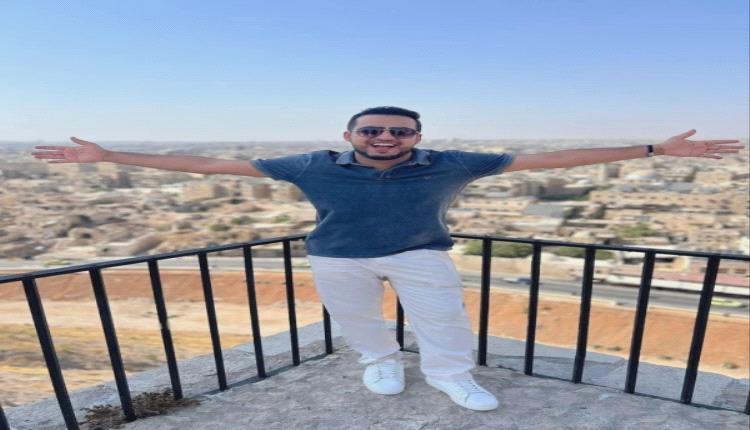 توفي صانع المحتوى اليمني عبدالرحمن الجميلي يوم الثلاثاء، في مدينة إسطنبول التركية، في ظروف وصفت بالغامضة، ما أثار موجة حزن كبيرة في الأوساط الإعلامية وعلى منصات التواصل الاجتماعي. #اليمن 