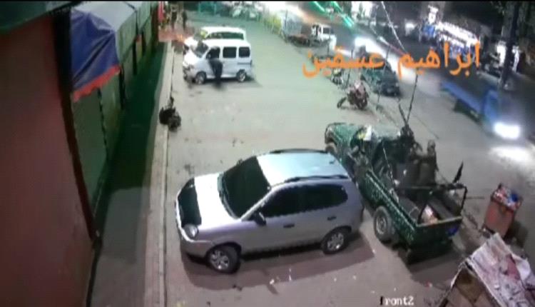 اقتحام مسلح يثير الرعب في إب.. فيديو اختطافات واعتداءات حوثية على التجار داخل "ون مول"