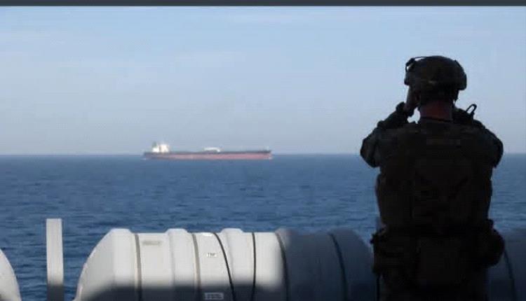 مدمرة أمريكية تعترض طريق ناقلة نفط متجهة إلى موانئ إيران