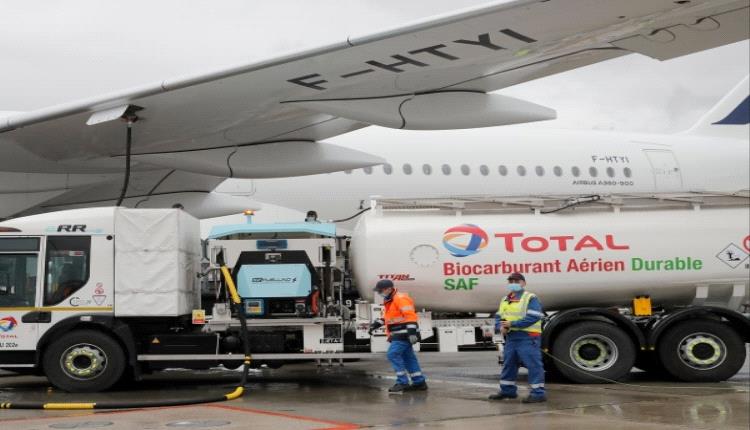 شباب من عدن يشربون وقود طائرات.. والنهاية مؤسفة