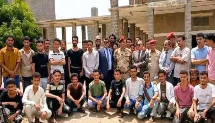 العمالقة تتسلم معسكرا جديدا في عدن وإعادة تموضع لقواته نحو جبهات الضالع 