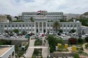 مشافي تعز.. تدار بعقلية تاجر جشع يحصي الأرباح بأصابع يده وفوضى تثقل كاهل المرضى