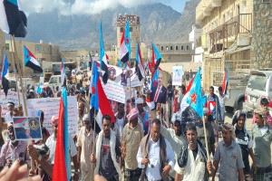 تظاهرة حاشدة سقطرى تضامنًا مع حضرموت وتنديدًا بتدهور الخدمات