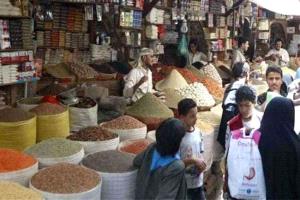 موجة غلاء فاحشة تضرب صنعاء والتجار يستغلون البضائع القديمة بأسعار جديدة