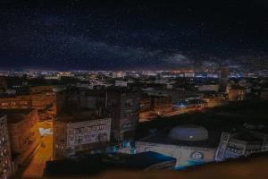 صنعاء تحت وابل من السماء وتحذيرات للمواطنين