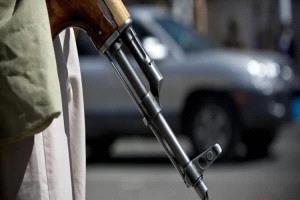 ذمار.. مسلح حوثي يقتل شاب بسبب مشادة كلامية