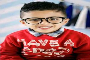 السيول تجرف طفل في تعز أمام عشرات المواطنين