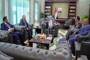 سير العملية التعليمية ومستوى الأعمال في مشاريع الطرقات على طاولة الصبيحي