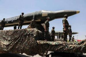 الذبابة المزعجة.. سياسي يكشف سر صمت إسرائيل على ضربات الحوثيين الأخيرة