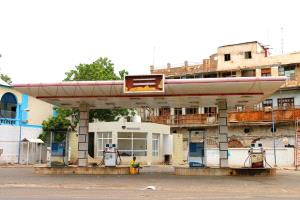 شركة النفط تحسم جدل نفاد البترول في عدن وتكشف الحقيقة الكاملة