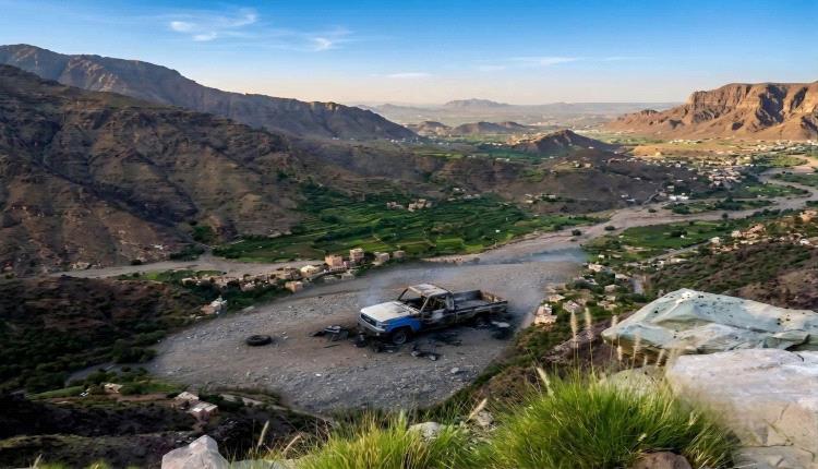 مدفعية الجيش تدمر طقما حوثيا أثناء محاولة تسلل جنوب تعز 