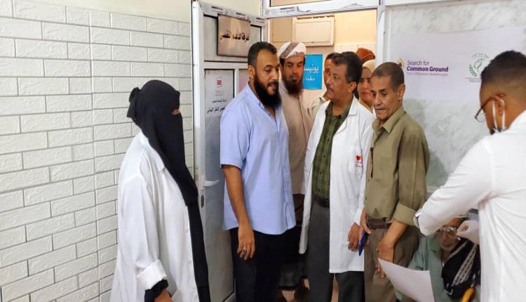 برعاية السلطة المحلية ومكتب الصحة في عدن.. تدشين مخيم طبي مجاني للعيون في مديرية التواهي