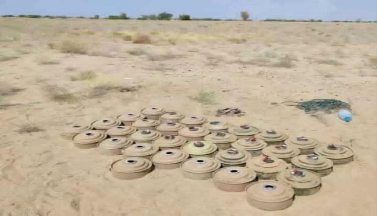 الفرق الهندسة بالمنطقة الخامسة تنتزع حقل ألغام حوثيًا في مديرية عبس بحجة