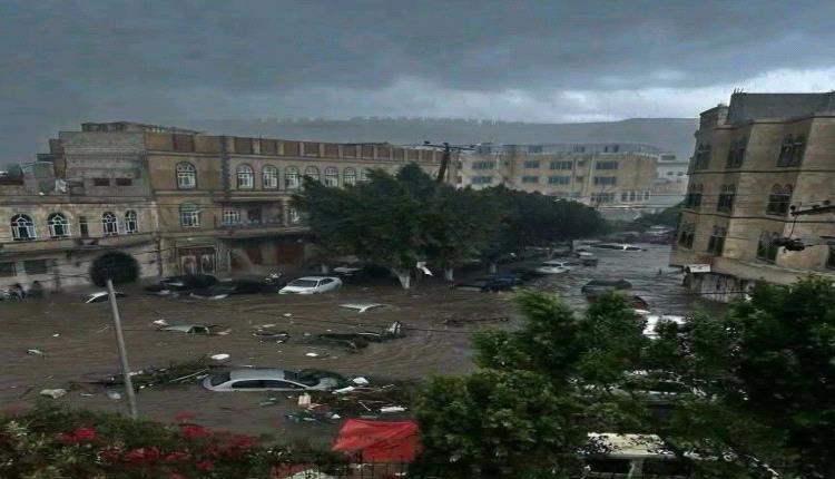 أمطار غزيرة ورياح قوية تضرب صنعاء والسيول تغرق الشوارع وتوقف حركة السير