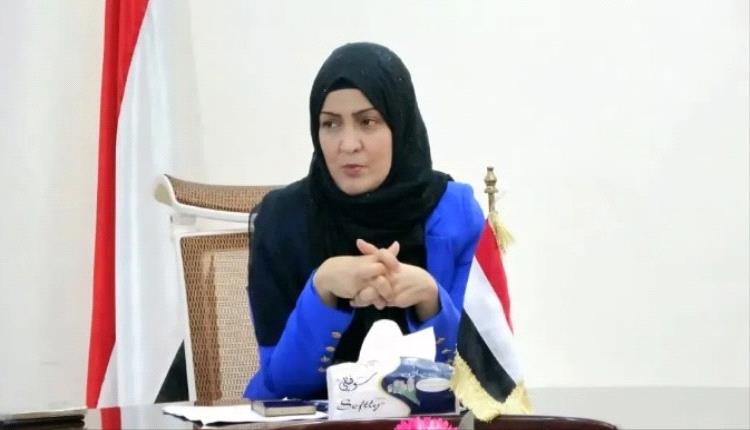 وزير يمنية تطالب بحسم المعركة عسكريًا مع الحوثيين وتوحيد القرار الوطني