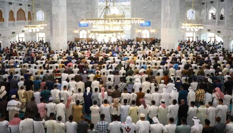 مقتل شقيق مسؤول يمني طعنًا داخل مسجد في الصومال