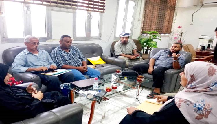 مدير عام التواهي يناقش مع مديرة التخطيط والتعاون الدولي المشاريع المنجزة والجاري تنفيذها بالمديرية