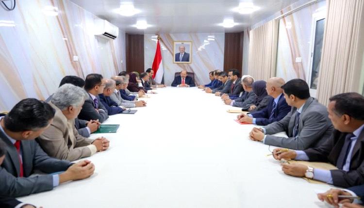 الحكومة ترفع الجاهزية في مواجهة تصعيد حوثي واسع.. وتحذر من تحويل اليمن إلى رهينة لإيران