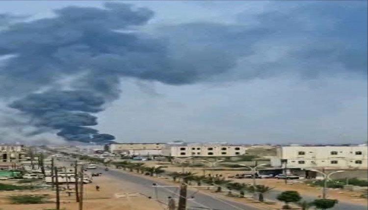 بعد موجة كبيرة من الضربات.. الحوثي يعاود قصف ميناء المخاء بالصواريخ الباليستية