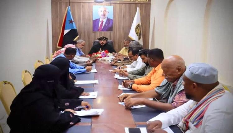 انتقالي حضرموت يصعد احتجاجاته ويدعو المحافظ الخنبشي للاستقالة