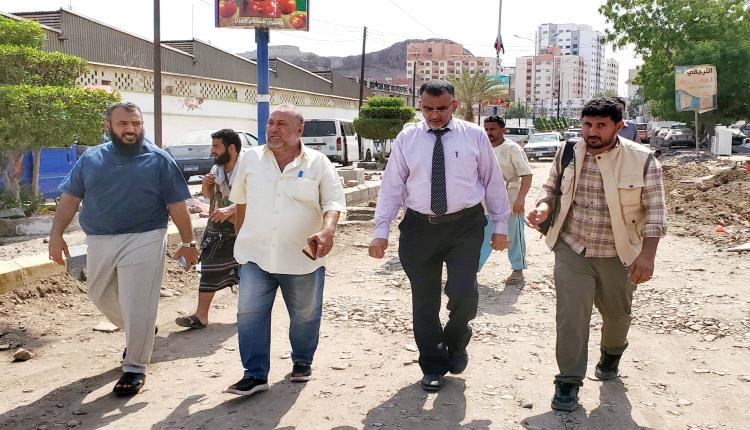 السلطة المحلية بالتواهي توضح أسباب التأخر في مشروع رصف شارع حجيف