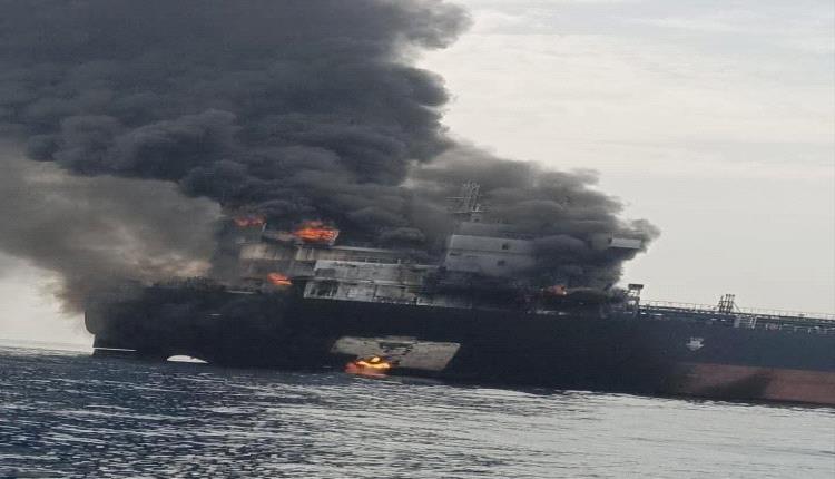 الحوثي يستهدف سفينة في باب المندب بـ6 صواريخ باليستية 