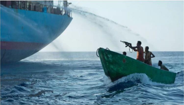 مسلحون يسيطرون على سفينة شحن قبالة الصومال