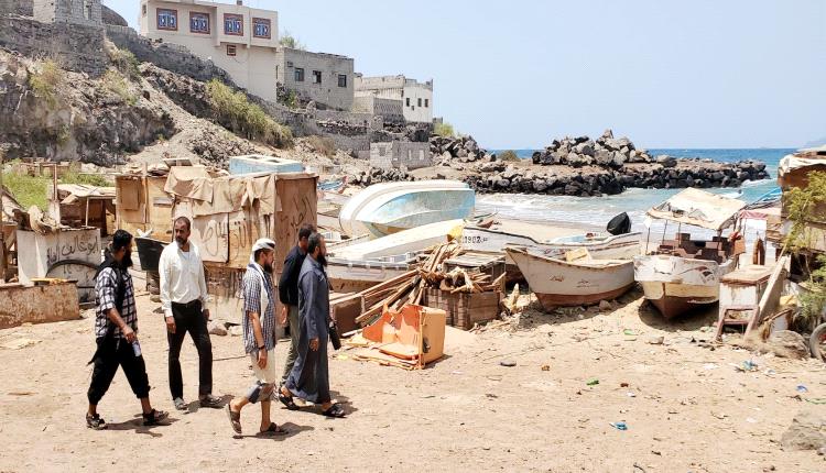 مدير عام التواهي يتفقد موقع إنشاء مقر سقيفة حراج الصيادين بساحل رامبو