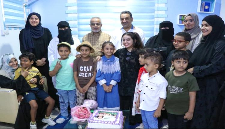 الفنانة لمى قيس تزور المؤسسة الوطنية لمكافحة السرطان في عدن