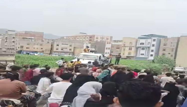 قوات عسكرية تقتحم مدرسة في تعز وتطلق النار على الطلاب 