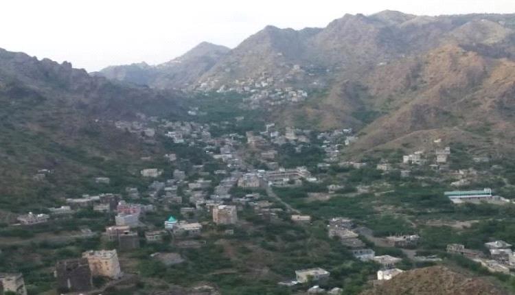 قناص حوثي يستهدف طفلًا أثناء رعيه الأغنام في تعز