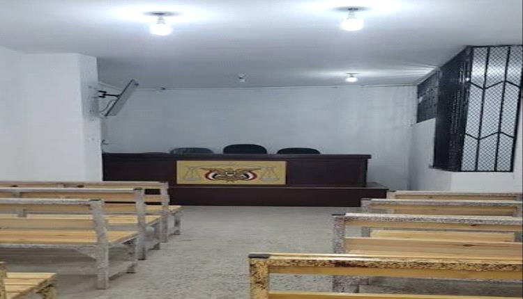 فضيحة جديدة لقضاء الحوثي.. مهزلة داخل جلسة محاكمة في صنعاء