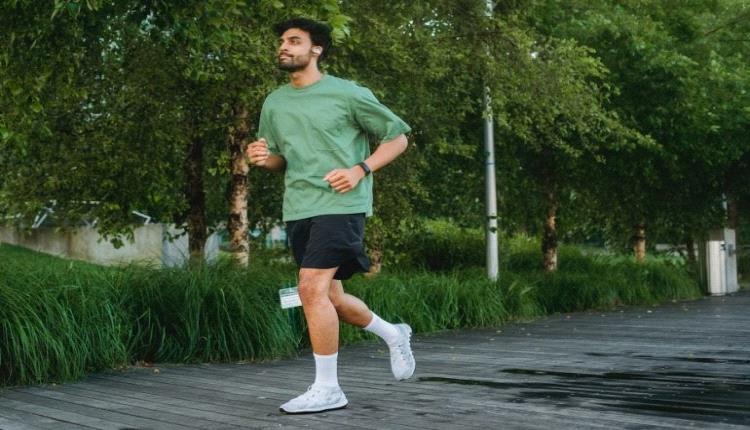 منها المشي.. تمارين لتحفيز حركة الأمعاء وتخفيف الإمساك