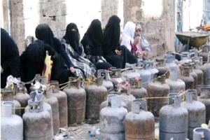 أزمة غاز خانقة تضرب إب وقيادات حوثية تروج للسوق السوداء