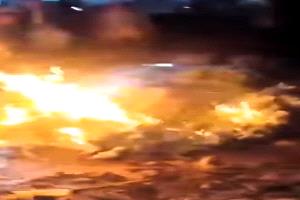 مزارعو حوث يحرقون كميات كبيرة من القات بعد رفضهم جبايات الحوثي