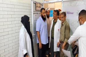 برعاية السلطة المحلية ومكتب الصحة في عدن.. تدشين مخيم طبي مجاني للعيون في مديرية التواهي