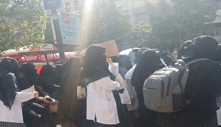 مستشفيات صنعاء تعلن الإضرابات الشاملة تنديدا بإيقاف الرواتب 