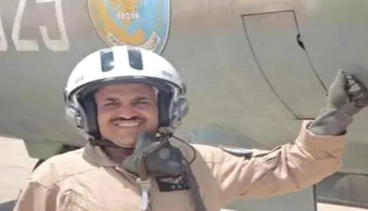 الحوثي يختطف طيار بصنعاء علق على منع هبوط الطائرة في المخا وكشف موقف شجاع 